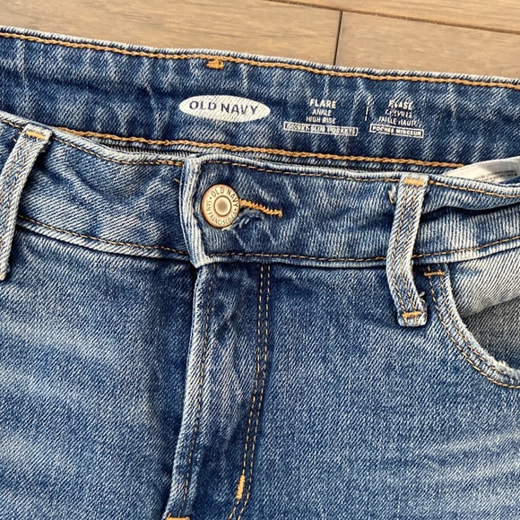 Old Navy High-Waisted Flare Ankle Jeans Size 6 - Picture 2 of 10